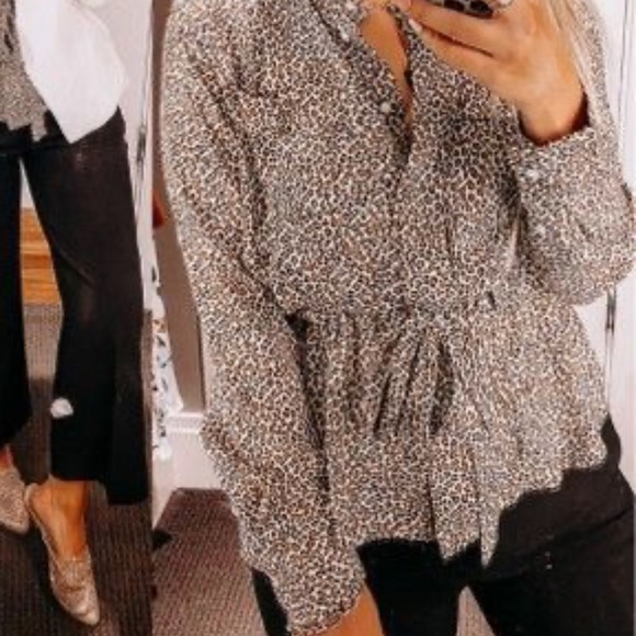 Banana Republic Tops - NWT Banana Republic Leopard Print Long Sleeve blouse
